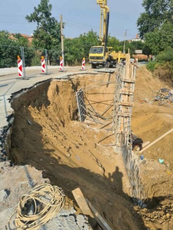 Започна ремонт на моста в с. Студена