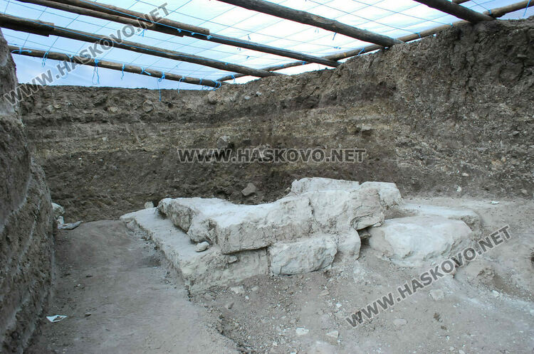 Тракийският гроб край с.Текето по-стар от гробницата в Александрово