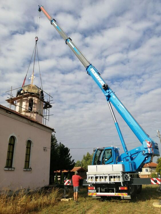 Стягат църквата в Крушево за храмовия празник