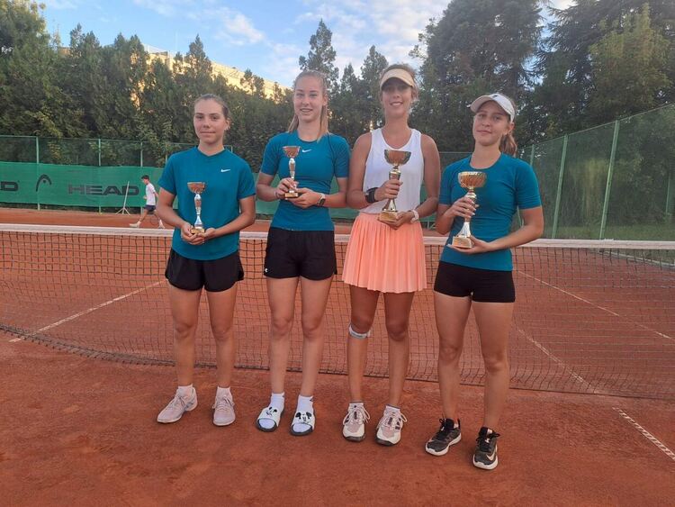 Стелиана Гичева и Теодора Найденова спечелиха титлата на двойки от тенис турнира в Хасково 