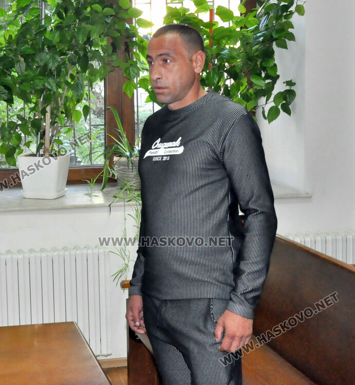 9 месеца пробация за мъж, ранил с бутилка полицай