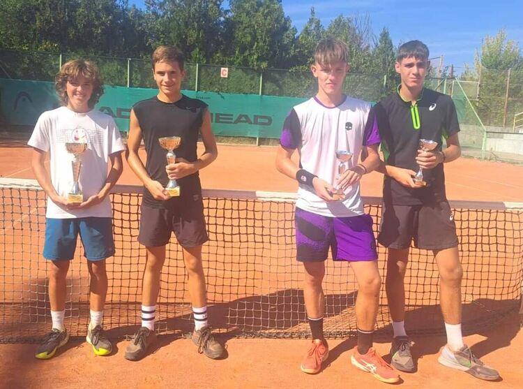 Теодора Найденова на сингъл и тандемът Стефанов/Димов триумфираха на тенис турнира в Хасково