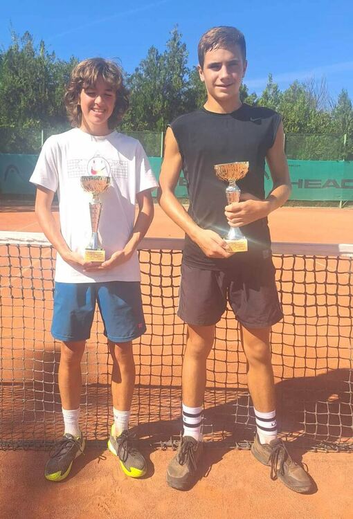 Победителите Кристиян Стефанов и Браян Димов