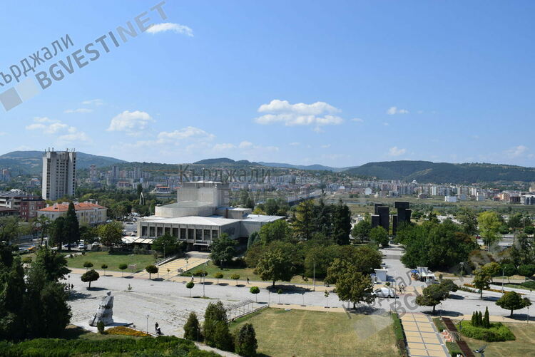 Предимно слънчево и тихо време днес в Кърджали