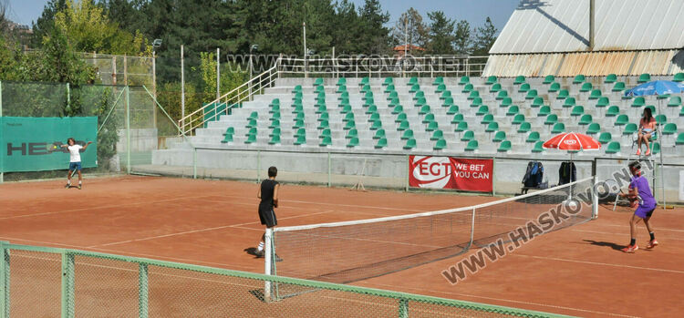 Теодора Найденова на сингъл и тандемът Стефанов/Димов триумфираха на тенис турнира в Хасково