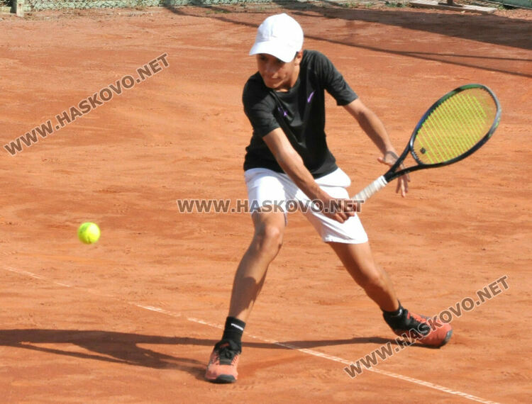 Мартин Бонев триумфира на държавния тенис турнир в Хасково