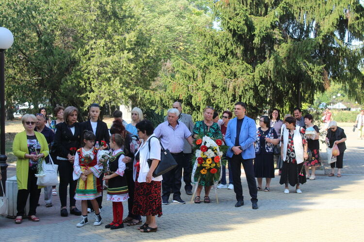 Димитровградчани почетоха паметта на загиналите във войните жители от село Раковски