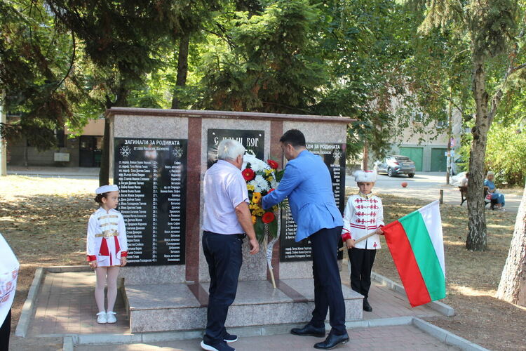Димитровградчани почетоха паметта на загиналите във войните жители от село Раковски