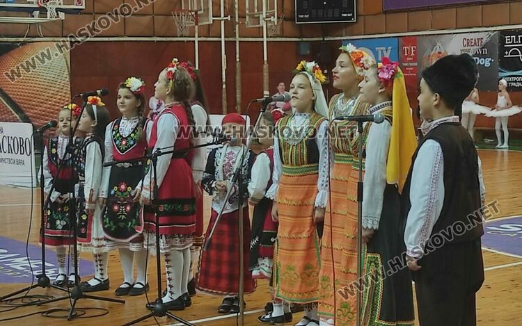 Благотворителен концерт на местните състави събра пари за лечението на Златина и изпрати подкрепата си към нея