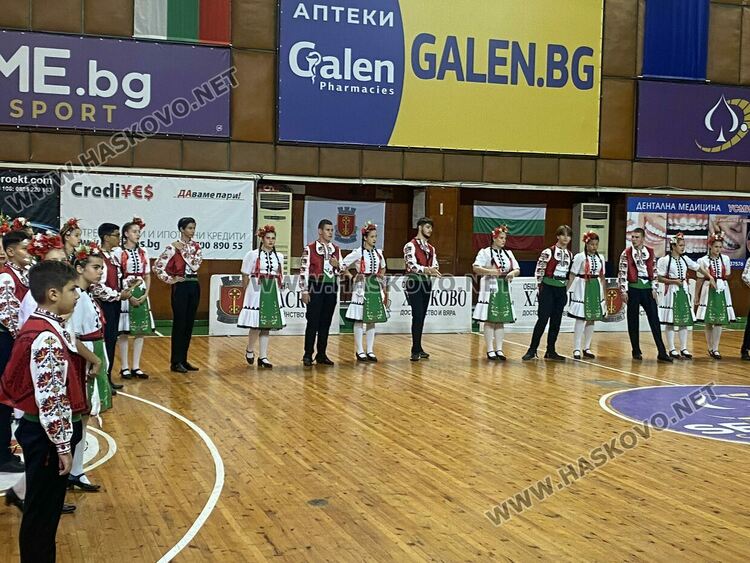 Благотворителен концерт на местните състави събра пари за лечението на Златина и изпрати подкрепата си към нея