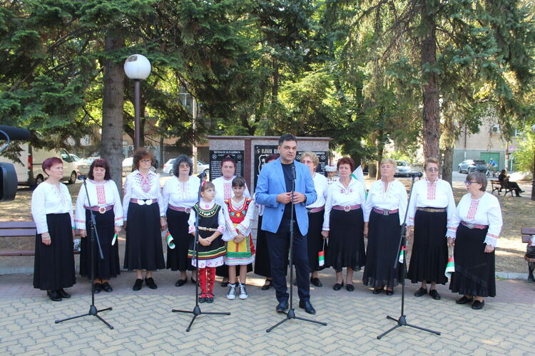 Димитровградчани почетоха паметта на загиналите във войните жители от село Раковски