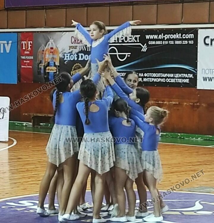 Благотворителен концерт на местните състави събра пари за лечението на Златина и изпрати подкрепата си към нея