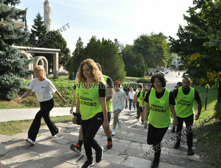 Служителите на екоинспекцията и на Община Хасково с показно на Ямача за добър дневен тонус