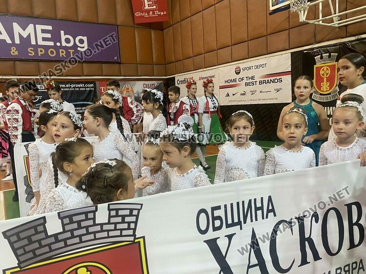 Благотворителен концерт на местните състави събра пари за лечението на Златина и изпрати подкрепата си към нея