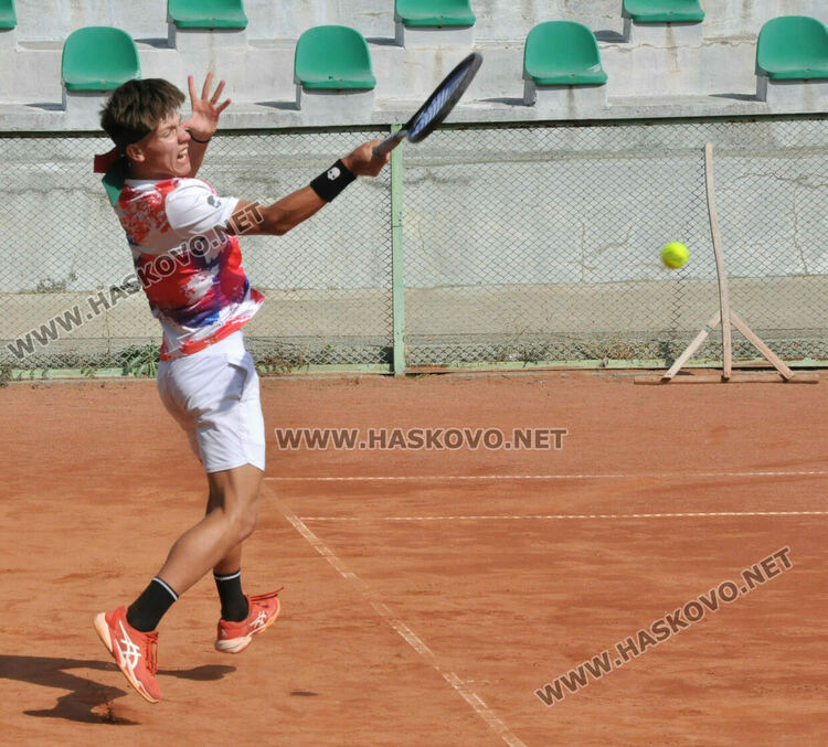 Мартин Бонев триумфира на държавния тенис турнир в Хасково