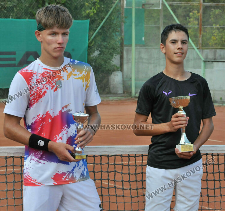 Мартин Бонев триумфира на държавния тенис турнир в Хасково