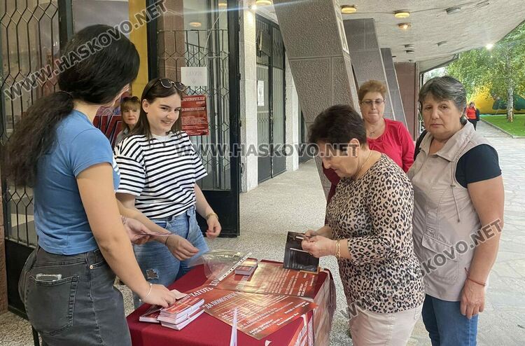 Благотворителен концерт на местните състави събра пари за лечението на Златина и изпрати подкрепата си към нея