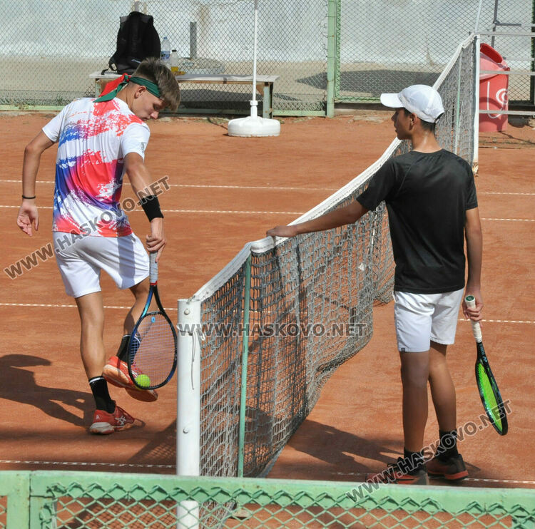 Мартин Бонев триумфира на държавния тенис турнир в Хасково
