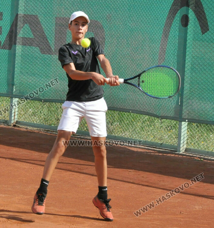 Мартин Бонев триумфира на държавния тенис турнир в Хасково