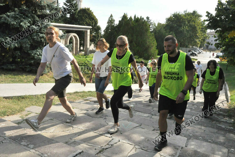 Служителите на екоинспекцията и на Община Хасково с показно на Ямача за добър дневен тонус