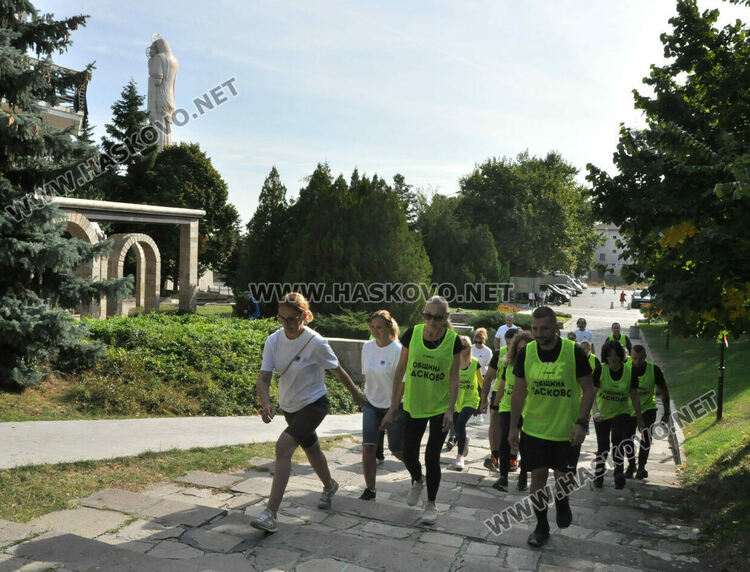 Служителите на екоинспекцията и на Община Хасково с показно на Ямача за добър дневен тонус