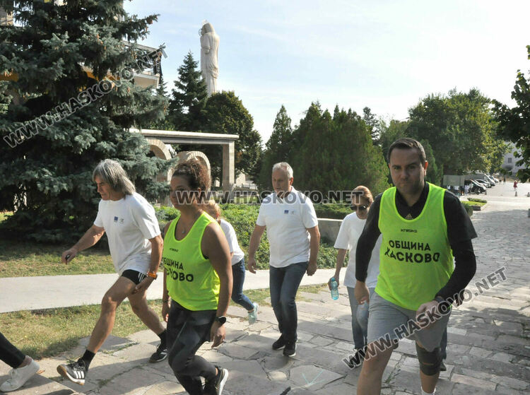 Служителите на екоинспекцията и на Община Хасково с показно на Ямача за добър дневен тонус