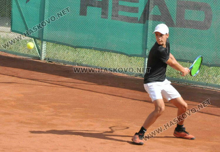 Мартин Бонев триумфира на държавния тенис турнир в Хасково