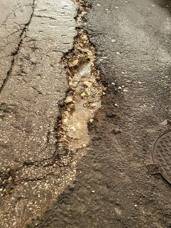 След пороя улици в Смолян се покриха с кал и чакъл от "водния цикъл"