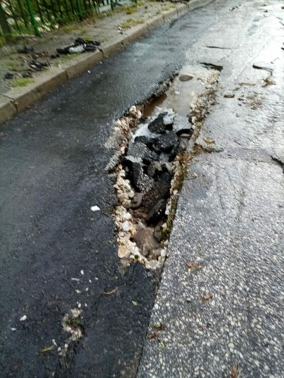 След пороя улици в Смолян се покриха с кал и чакъл от "водния цикъл"