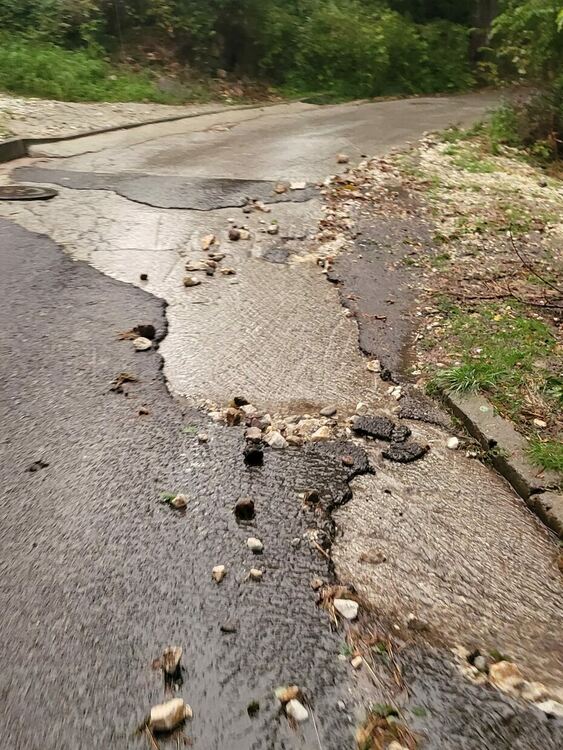 След пороя улици в Смолян се покриха с кал и чакъл от "водния цикъл"