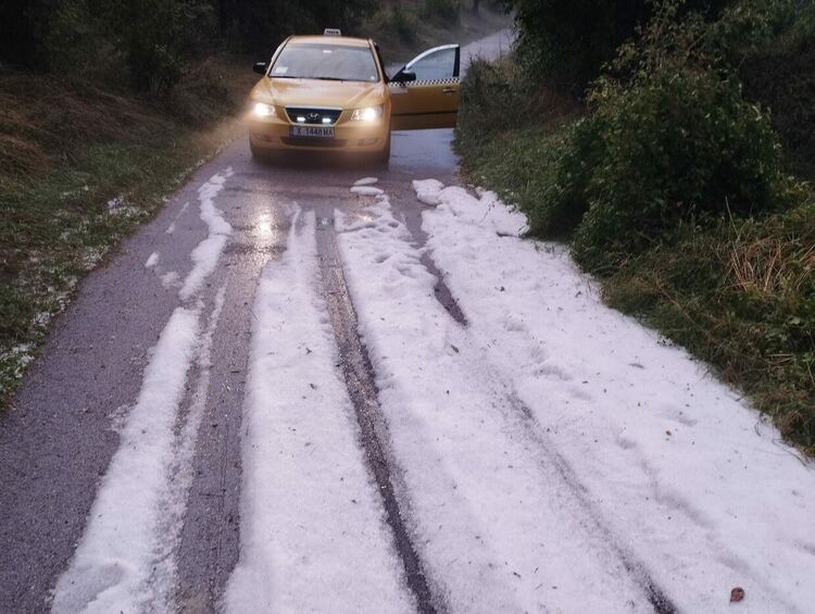 снимка: ФБ/градушката снощи в с.Хасовица