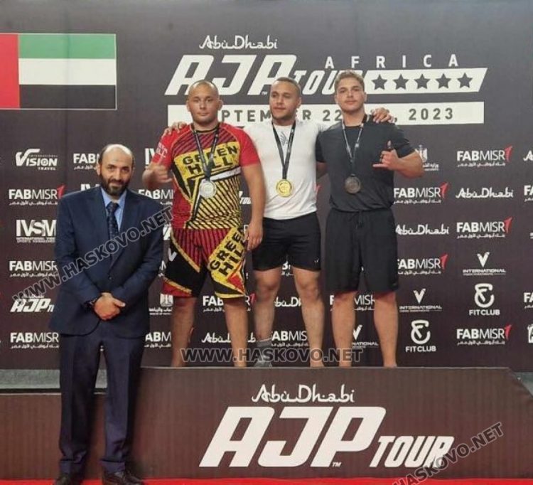 Радослав Русев е вицешампион в две категории по бразилско джиу джицу в Африка