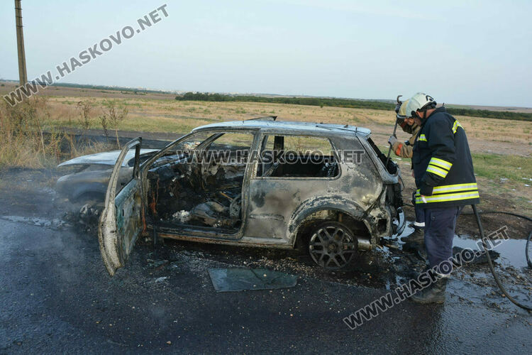 Кола се запали, не успяха да намерят шофьора