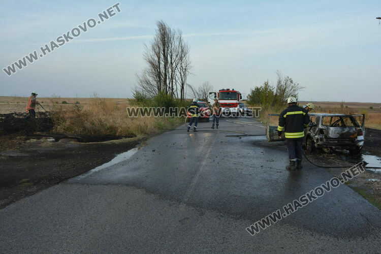 Кола се запали, не успяха да намерят шофьора