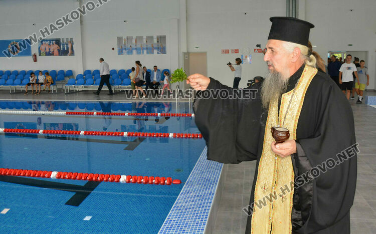 Хасково вече има закрит спортен плувен басейн