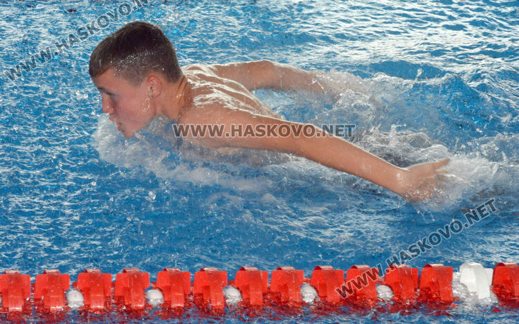 Хасково вече има закрит спортен плувен басейн