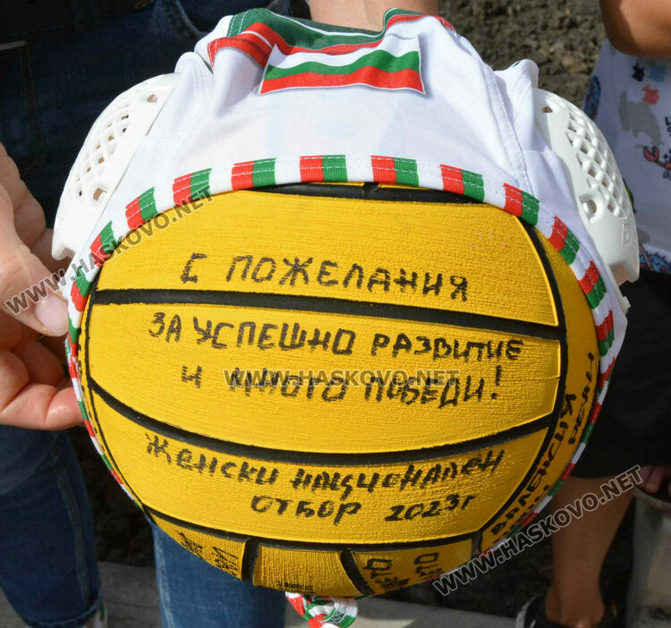 Хасково вече има закрит спортен плувен басейн