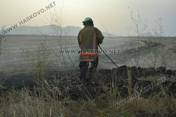 Кола се запали, не успяха да намерят шофьора