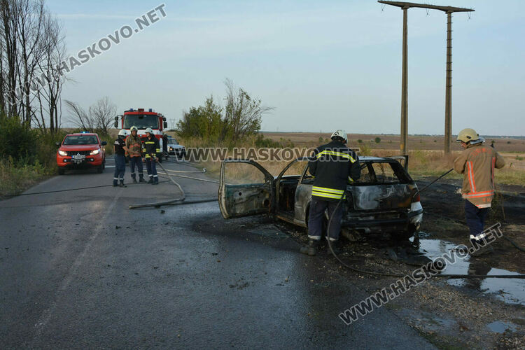 Кола се запали, не успяха да намерят шофьора