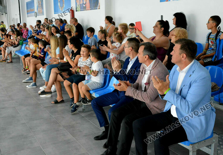 Хасково вече има закрит спортен плувен басейн