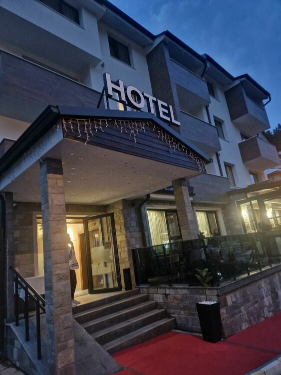 Кандидатът на БСП за кмет на Чепеларе Валентин Черпоков се регистрира в ОИК, заедно с листата за съветници