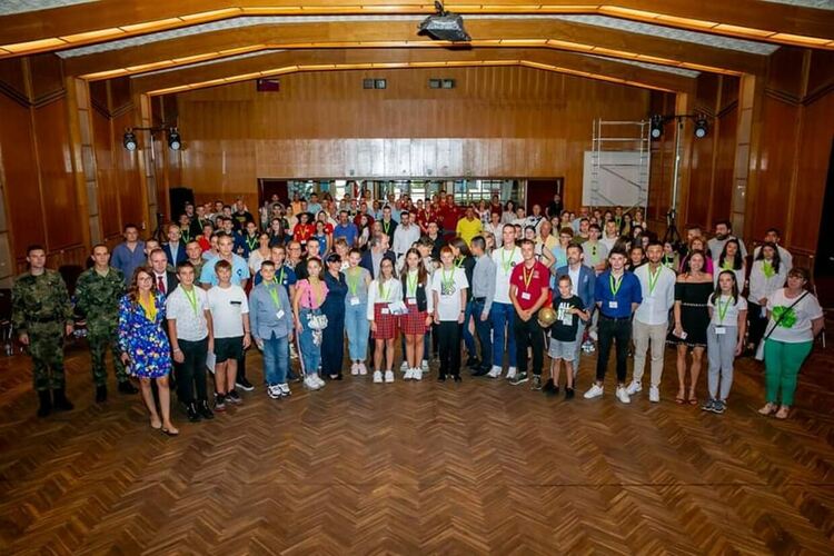 Гвардейци от Езиковата гимназия се срещнаха с Христо Стоичков в рамките на проект