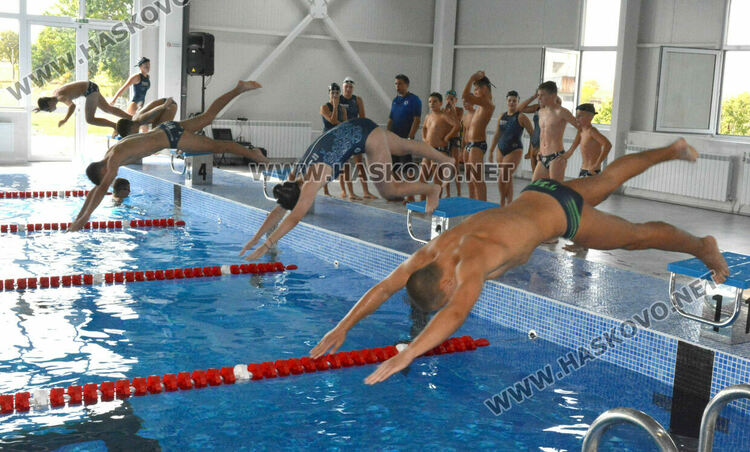 Хасково вече има закрит спортен плувен басейн