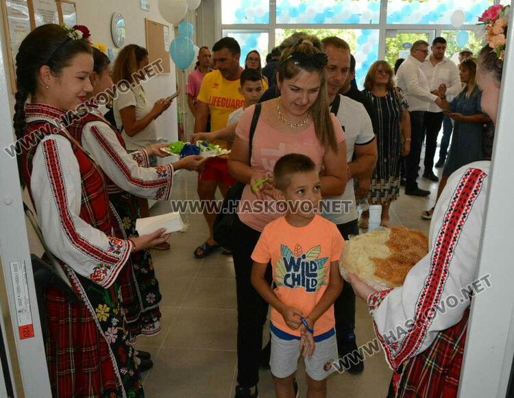 Хасково вече има закрит спортен плувен басейн