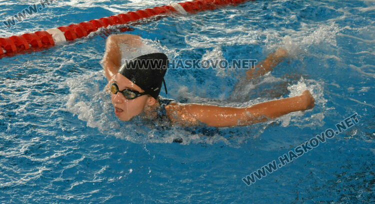 Хасково вече има закрит спортен плувен басейн