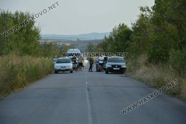 Кола се запали, не успяха да намерят шофьора