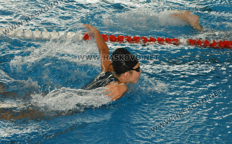 Хасково вече има закрит спортен плувен басейн