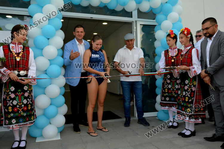 Хасково вече има закрит спортен плувен басейн