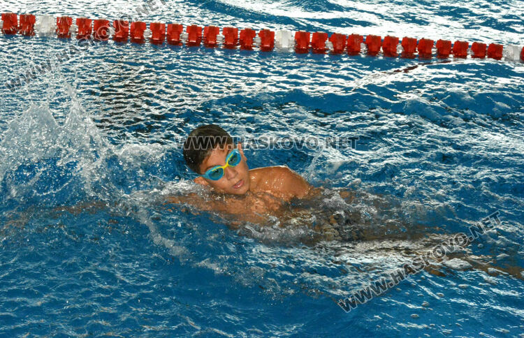 Хасково вече има закрит спортен плувен басейн