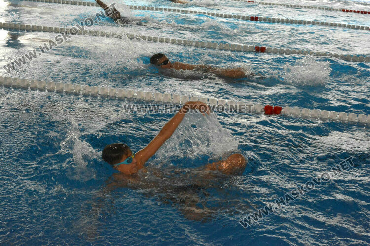 Хасково вече има закрит спортен плувен басейн